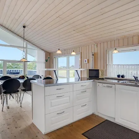 Holiday home 3 Bedroom Cozy In Tarm Hemmet
