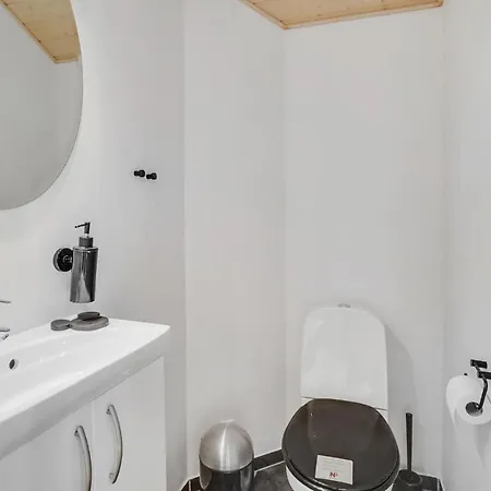 3 Bedroom Cozy In Tarm Hemmet