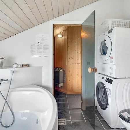 3 Bedroom Cozy In Tarm Hemmet