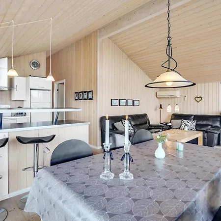3 Bedroom Cozy In Tarm Hemmet