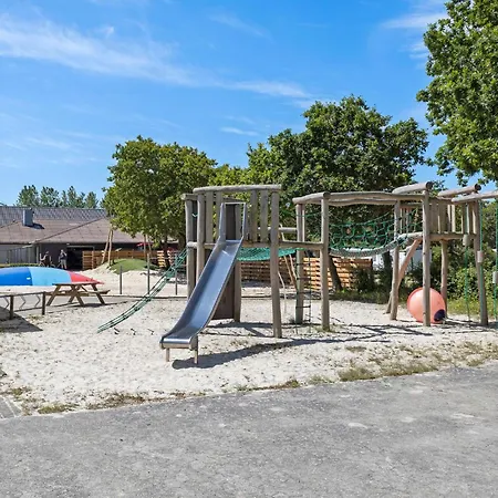 3 Bedroom Cozy In Tarm Hébergement de vacances *